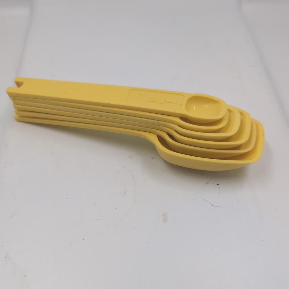 VTG Tupperware Yellow Measuring Spoon Set of 6 Tsp TBSP Retro Kitchen READ